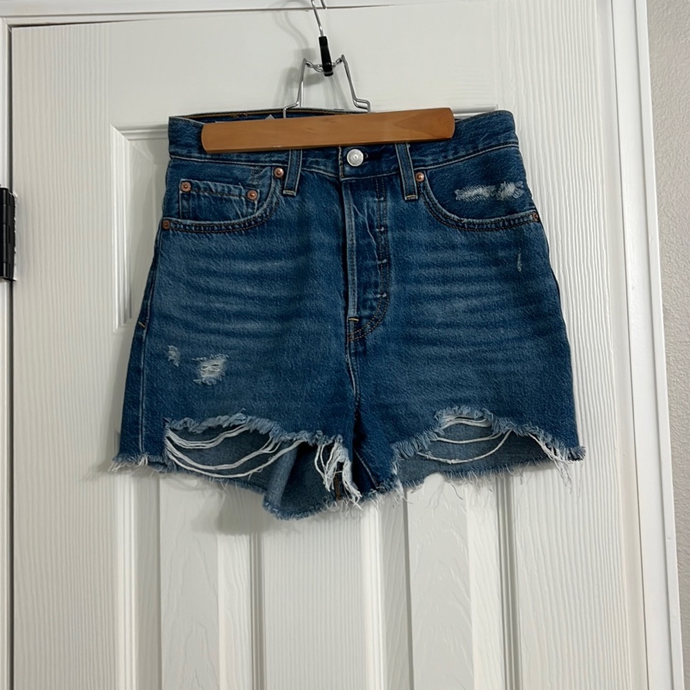 Levis rib cage shorts Jean. Size 27